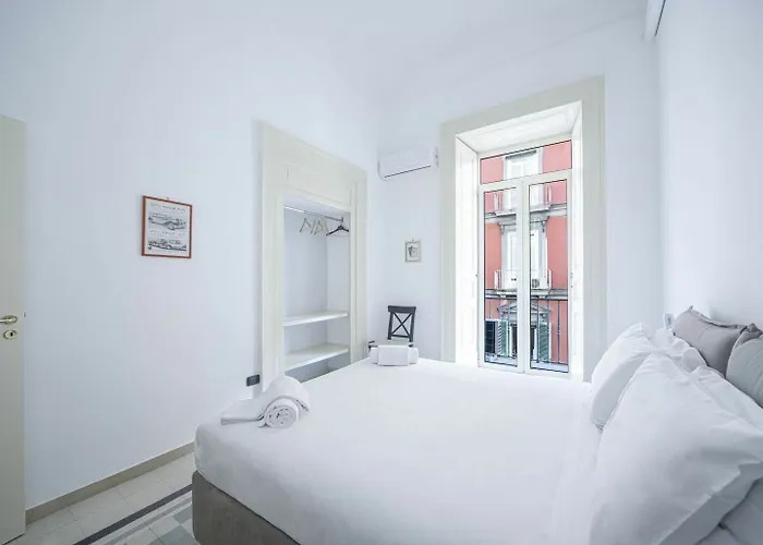 Casa Dante - Historic Apartment In The Perfect Naples Location